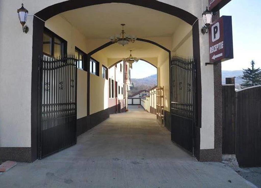 Pensiunea Brancoveneasca Câmpulung Exterior foto